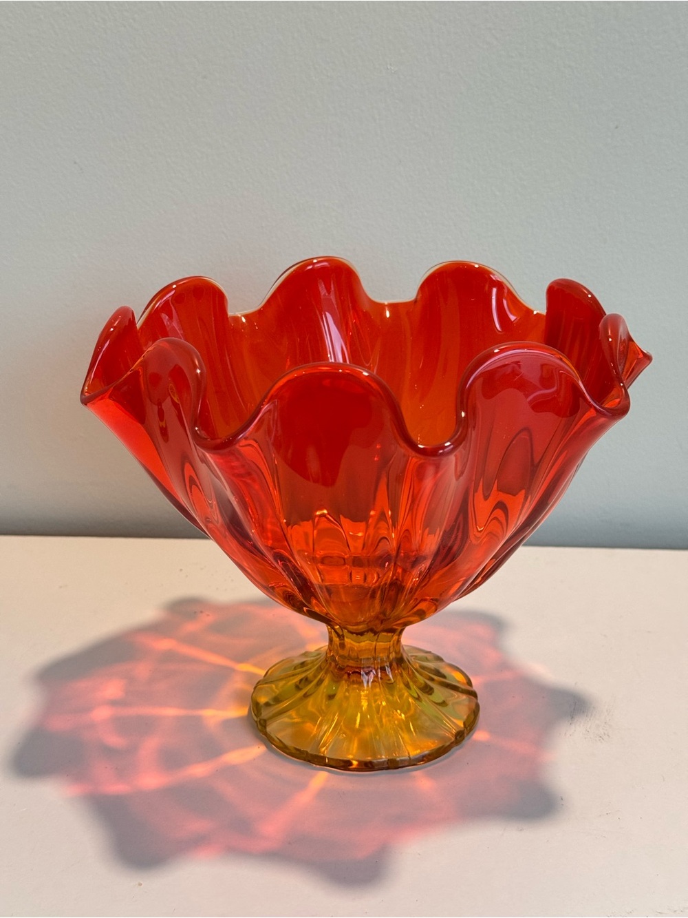 L.E. SMITH Simplicity Flame Amberina Hankerchief VASE / BOWL 7" Tall Mid Century
